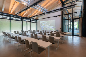 Pohled do konferenční místnosti (ARTEVINI Resort & Winery u Velkých Pavlovic; znamení čtyř – architekti)