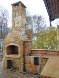 Historie šamotu sahá až do starověku, kdy byl materiál využíván v kovářství a keramice.