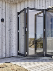 Společnost Schüco představuje své posuvné a shrnovací systémy.