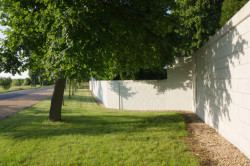 Zeď  (Rekonstrukce hřbitova v Pátku, Tomáš Podrázský)