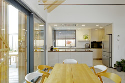 Rodinný dům na Hané, No-A Architekti: Interiéry hrají především přirozenými odstíny dřeva