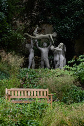 Stavební úpravy areálu jsou koncipovány s důrazem na otevření zahrady veřejnosti. (Krafferova zahrada v Jindřichově Hradci od matěj šebek architekti a Ateliér Za Mák)