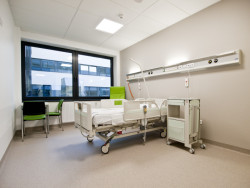 Pardubický kraj má nový pavilon urgentního příjmu. V orientaci zde pomáhají barvy.