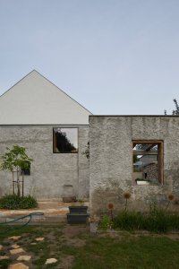 Proměna hospodářské usedlosti s mlýnem na Slovensku od RDTH architekti