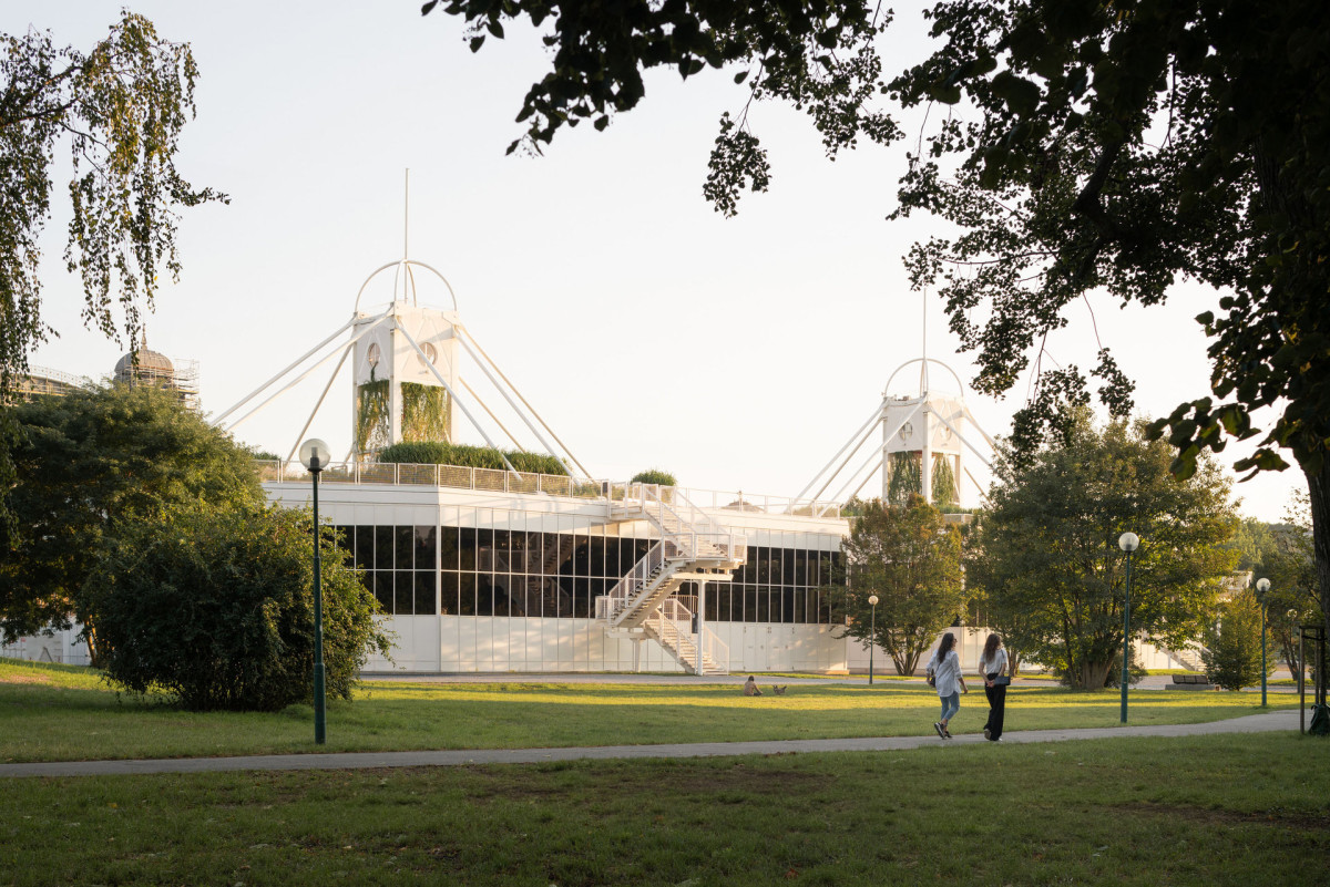 Střešní terasy Křižíkových pavilonů prošly rekonstrukcí (Rekonstrukce teras Křižíkových pavilonů; SOA architekti)