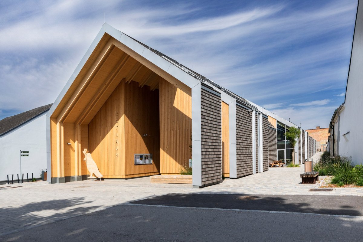 Komunitní centrum v rakouském Großweikersdorfu od studia Smartvoll