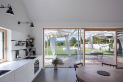 Letní dům, Totalstudio/ Tomáš Tokarčík, Aleš Šedivec