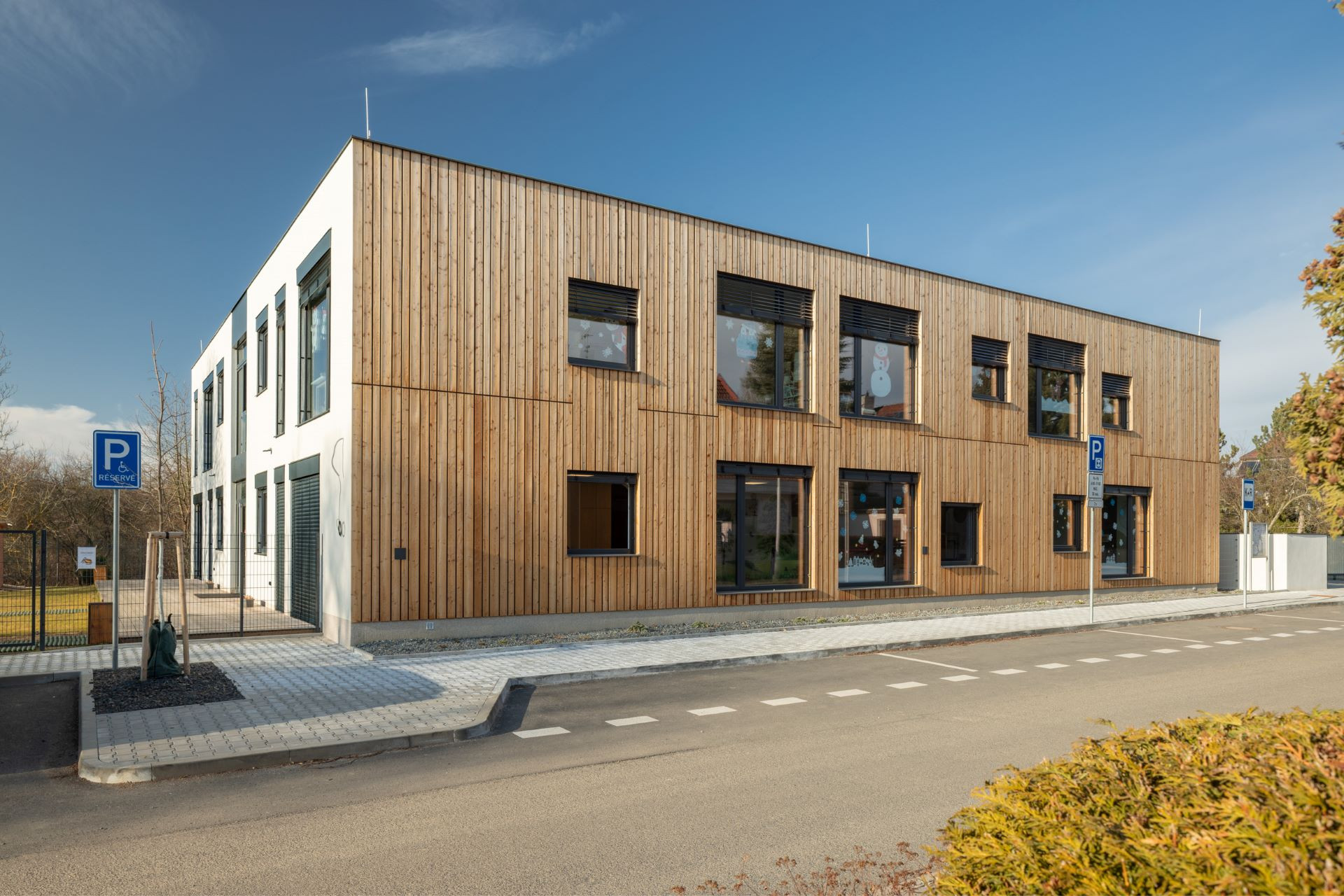 Mateřská škola v Uhříněvsi od KOMA MODULAR