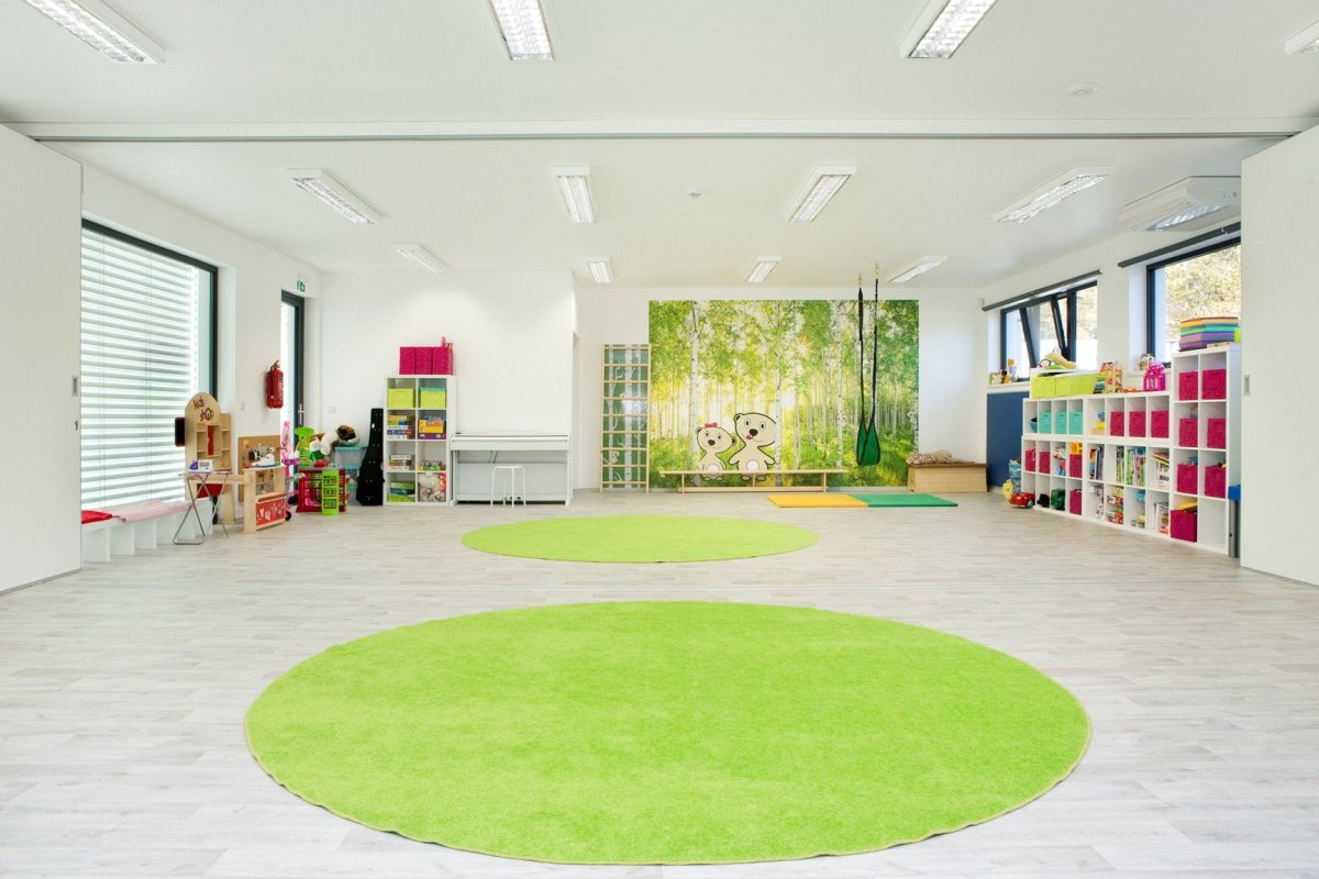 Modulární  Anglicko - česká mateřská školka Teddy Bear ve Vsetíně: Centrální prostor je možné dělit rozkládací příčkou