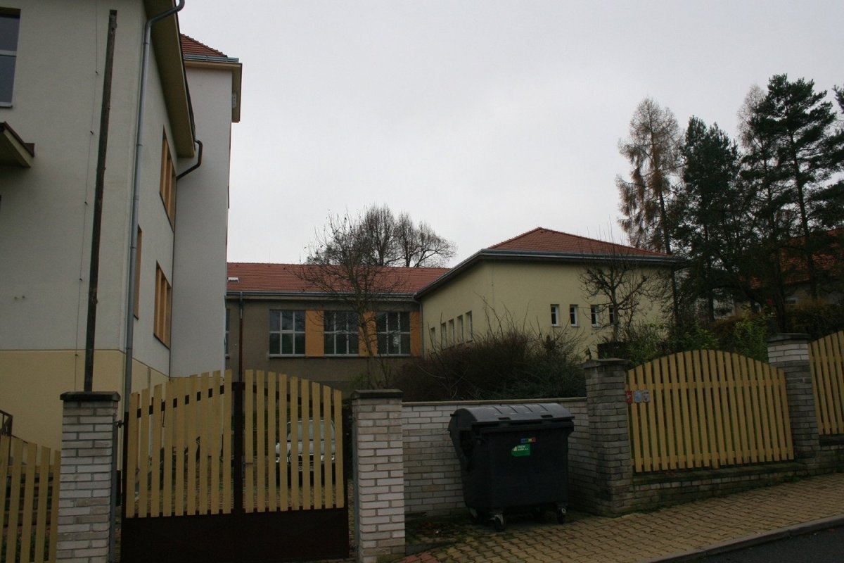Základní škola Járy Cimrmana v Lysolajích, původní stav, Progres Ateliér.