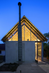 Přístavba domu v areálu bývalé cihleny v Čachticích, Architekti A B.K.P.Š.