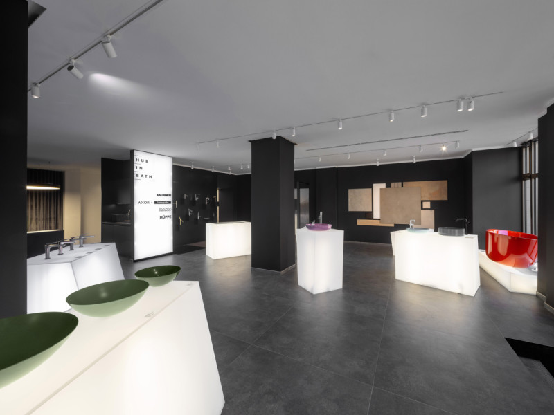 Nové koupelnové studio Hub in Bath v Karlíně vzniklo spojením čtyř výrobců sanitárních produktů.