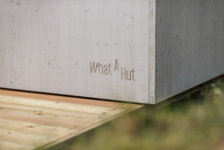Výrobcem je firma What a Hut, která je rovněž místní - působí v nedalekém Zlíně. (Chata Bebech, JANSELF STUDIO)