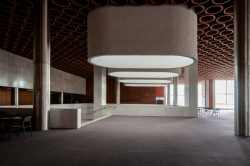 Dům odborů, techniky a kultury Istropolis v Bratislavě, 1956-81, Ferdinand Konček, Iľja Skoček a Ľubomír Titl. Foto: Olja Triaška Štefanovič