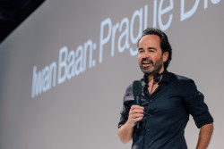 Centrum architektury a městského plánování zve na výstavu nizozemského fotografa Iwana Baana