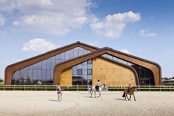 Krytá jezdecká hala v Šamoríně, A2 studio, foto