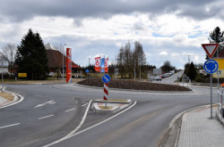 Kruhový objezd pro umístění uměleckého díla – foto