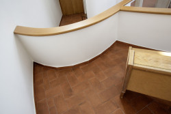 Komunita bosých karmelitek proměnila bývalý statek na klášter Karmel sv. Josefa.