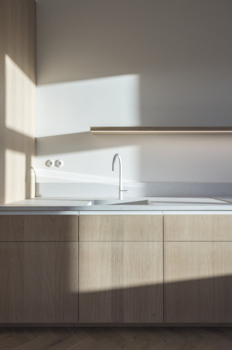 DEVOTO realizovalo interiérové vybavení rekonstrukce secesního bytu na Masarykově nábřeží (martin cenek architecture)