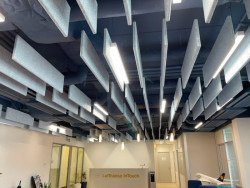 TJ ARCHITEKTI navrhli rekonstrukci kancelářským prostor letecké společnosti Lufthansa, použity byly akustické panely ACUTEC