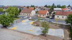 Skatepark Jeneč, U/U studio: „Hlavní kouzlo tohoto projektu pro mě je, že opravdu každá malá obec může mít podobný plácek pro volnočasové aktivity,“ dodává Martin Hrouda
