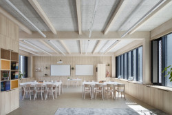 Všude je dostatek úložného prostoru. (Rozšíření Základní školy Duhovka v Praze, ra15)