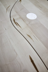 Architektka Daniela Polubědovová představila novou kolekci stolů Indiánské léto