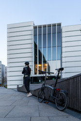 WU Wien, Student Center, Hitoshi Abe