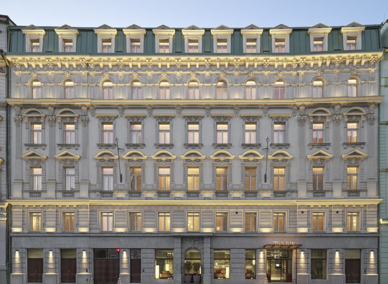 Ateliér R21 Architects a studio Matteo Thun & Partners zrekonstruovali palác na Senovážném náměstí. Nově slouží jako nadstandartní hotel.