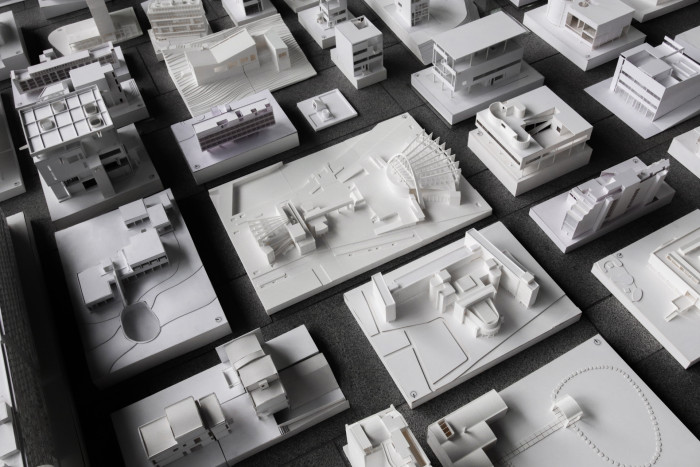 Od 18.4. do 28. 4. 2023 bude Fakulta architektury ČVUT v Praze hostit výstavu mapující práci legendárního architekta Le Corbusiera