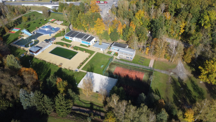 Město Havlíčkův Brod vypsalo architektonickou soutěž o návrh na nový plavecký areál, který se propojí se stávajícím letním koupalištěm. 