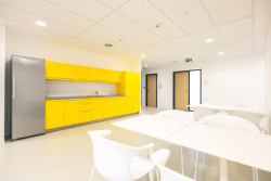 Vysoká škola báňská v Ostravě má novou budovu ekonomické fakulty. Navrhlo ji studio CHVÁLEK ATELIÉR s.r.o.