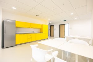 Vysoká škola báňská v Ostravě má novou budovu ekonomické fakulty. Navrhlo ji studio CHVÁLEK ATELIÉR s.r.o.