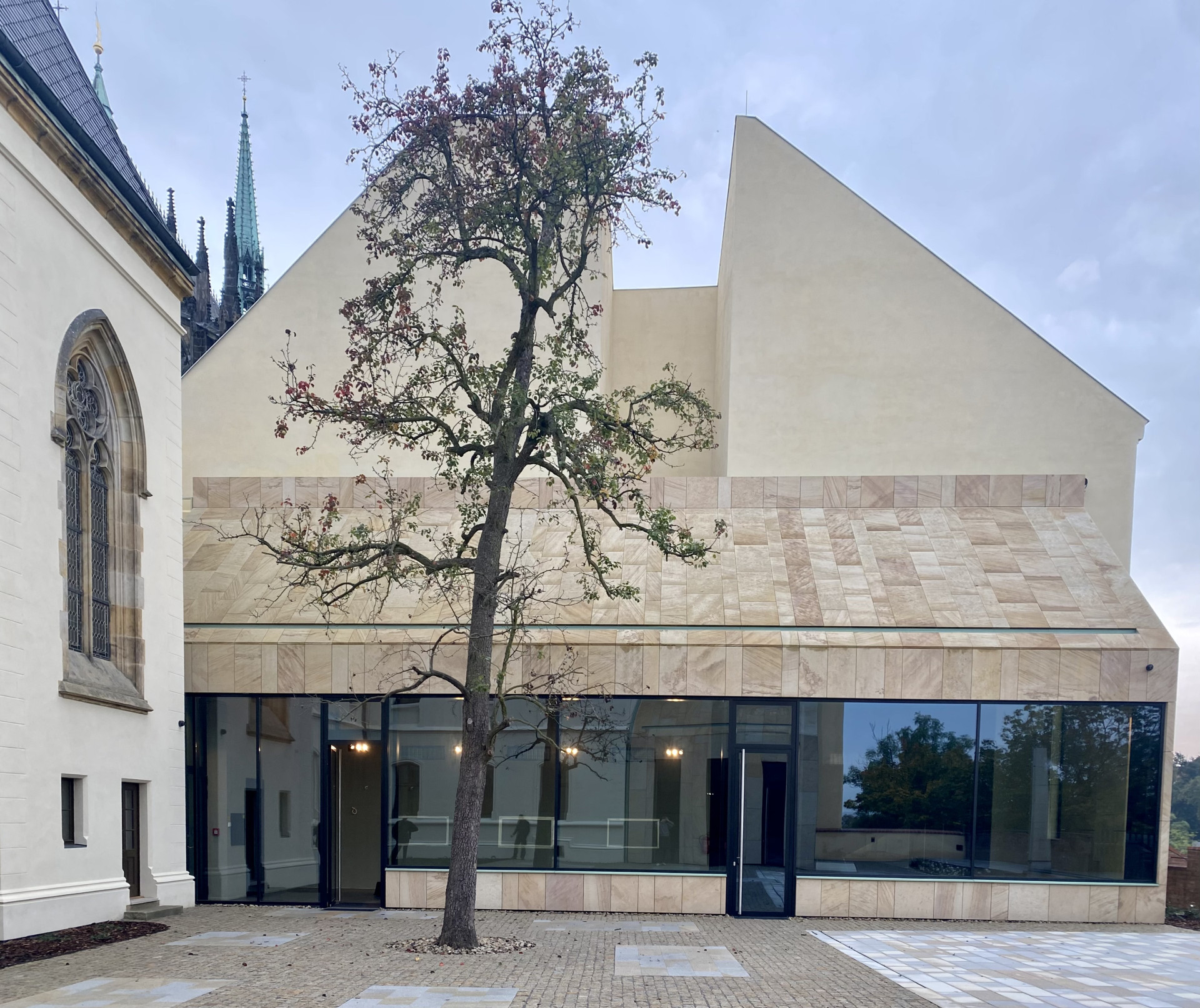 V zadním tratku Nového probošství vznikla přístavba