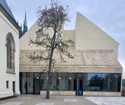 V zadním tratku Nového probošství vznikla přístavba