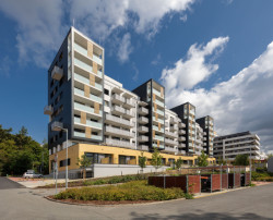 Najdeme tu tři typy fasádních desek. (Bytový soubor Bohdalecké kvarteto, Podlipný Sladký architekti)