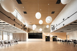 Nově vzniklý „taneční“ sál (Rekonstrukce Kulturního domu v Letohradě; architekti.in)