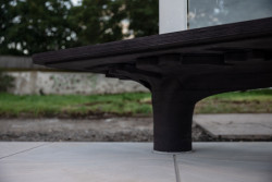 Přístřešek byl vyrobený technologií robotického 3D tisku ultra-vysokopevnostního betonu (UHPC)