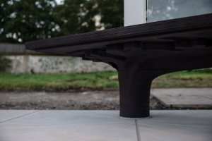 Přístřešek byl vyrobený technologií robotického 3D tisku ultra-vysokopevnostního betonu (UHPC)