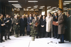 Nejmladší linka je B – otevřena byla v roce 1985. Tady je otvíračka Sokolovské (dnes Florenc).