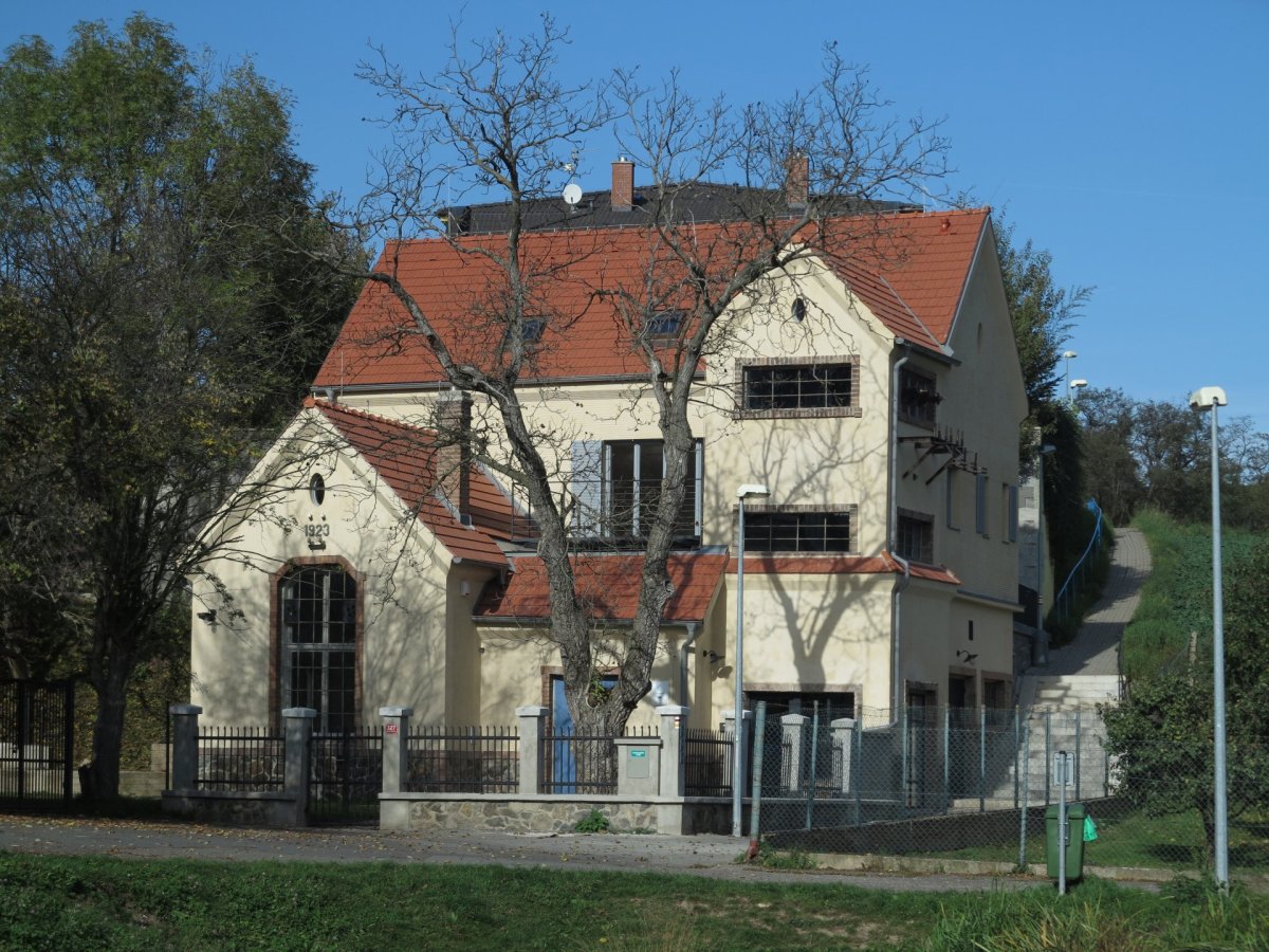 Rekonstrukce Staré vodárny v Nebušicích od Atelieru Poláček