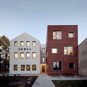 Architekt Ondřej Tuček, Přístavba a rekonstrukce obecní školy Hovorčovice – foto
