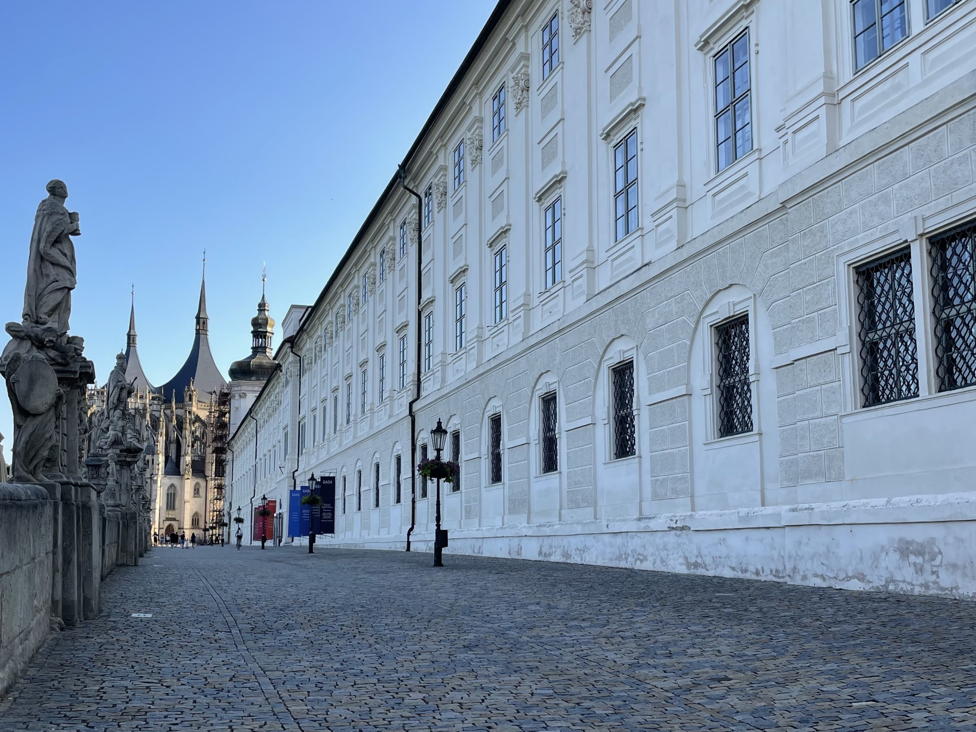 Jezuitská kolej, Giovanni Domenico Orsi, 1666–1750: Hlavní kutnohorská promenáda spojuje historické centrum města s chrámem