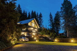 Studio 3K Architects zrekonstruovalo chatu v odlehlých lesích na Benešovsku