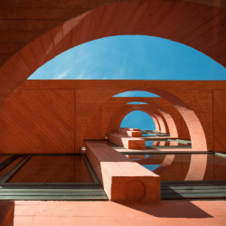 Inovační centrum od dvojice Pezo von Ellrichshausen z Chile