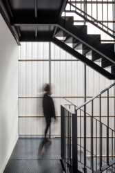 Dočasný bytový dům v Barceloně, Straddle3 + Eulia Arkitektura + Yaiza Terré