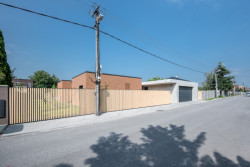 Dom s kamenným pátiom, Beef architekti