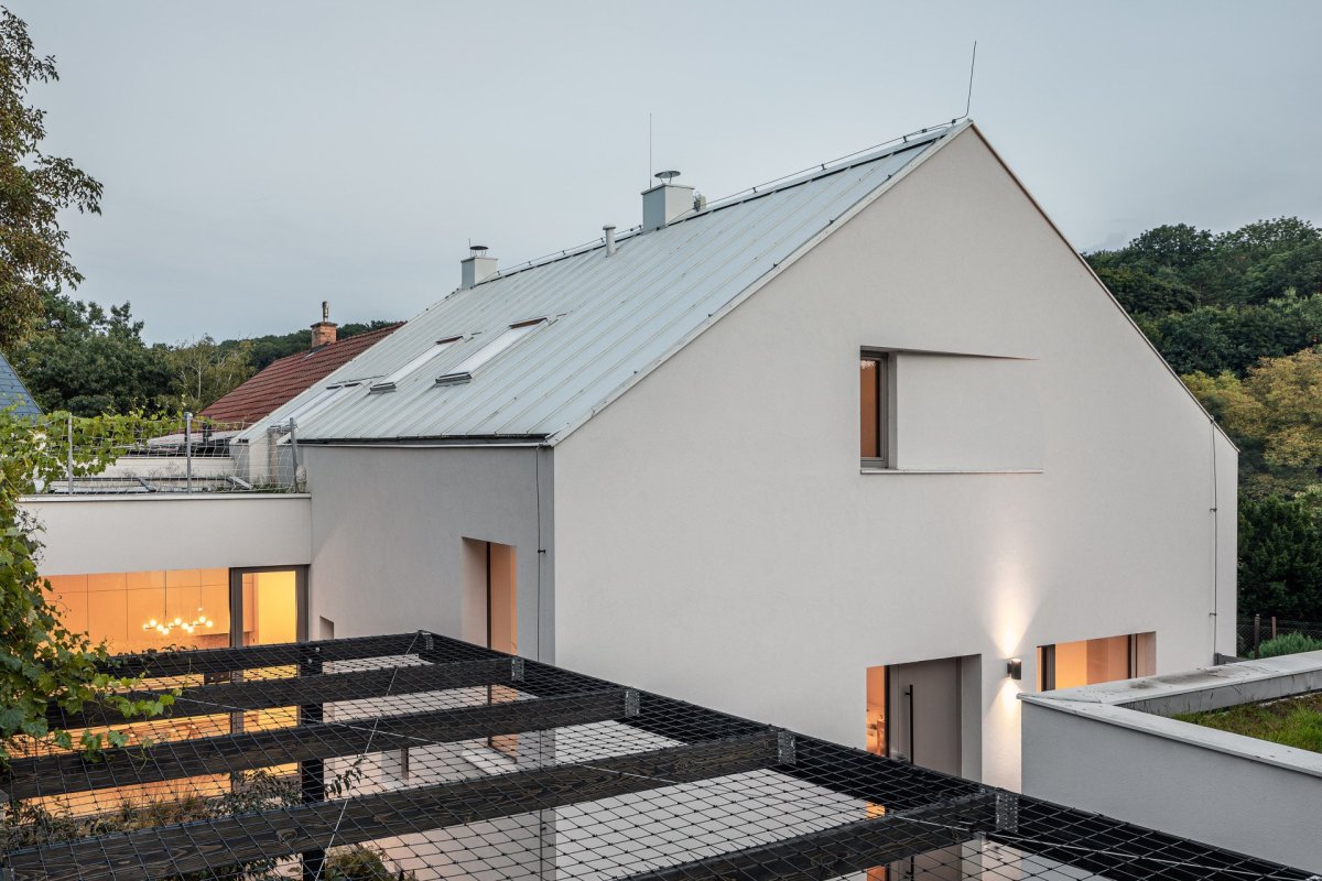 "Dům propojen se zelení" na Praze 9 od studia Iveta Langerová architekti