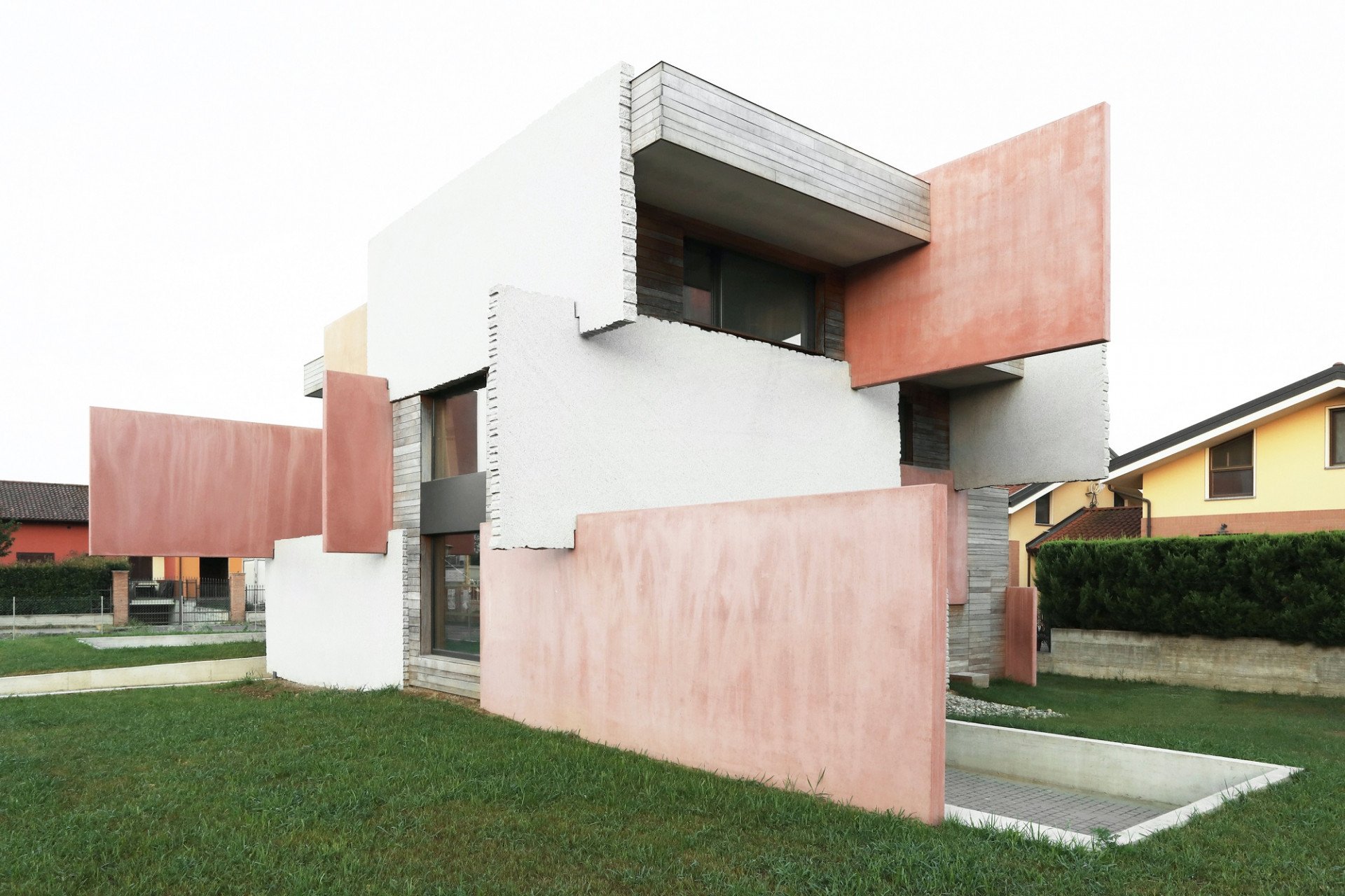 Houses of Cards, Cat House, Elastico Farm © Atelier XYZ