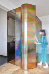 Rekonstrukce bytu v Praze-Nuslích, studio Collarch: Jeho dominantou je šatní skříň